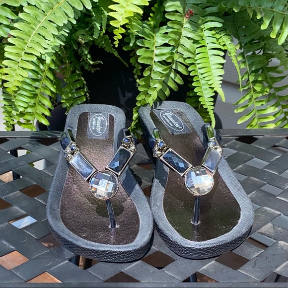 NWOB large gem thong flip flop sandals. Great comfort size 6 - Picture 6 of 7